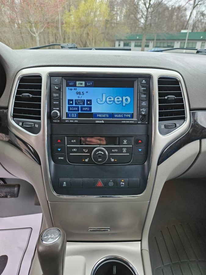 2011 Jeep Grand Cherokee Laredo photo