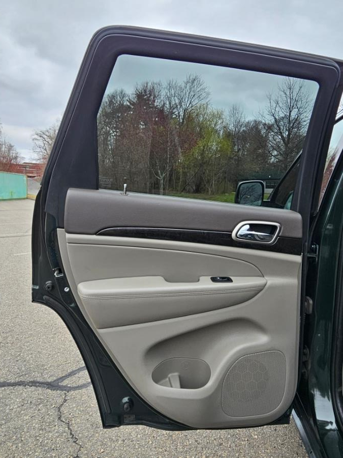 2011 Jeep Grand Cherokee Laredo photo