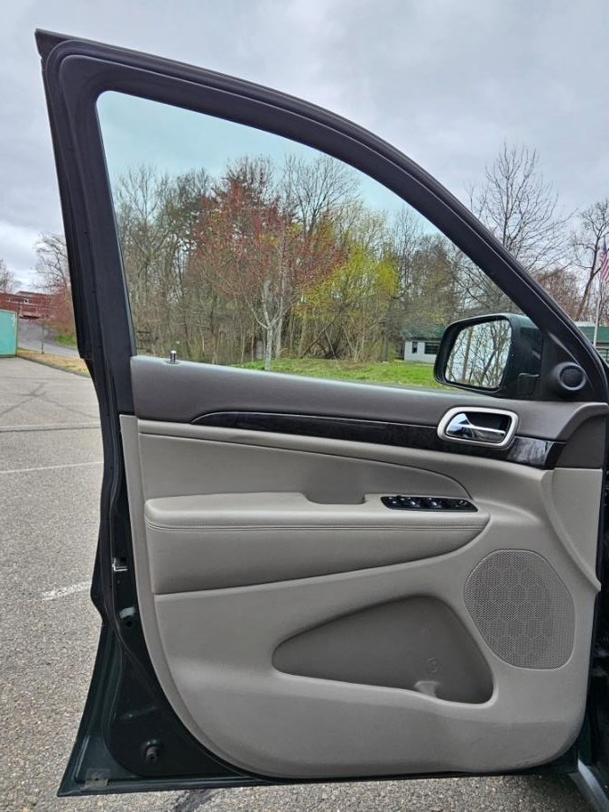 2011 Jeep Grand Cherokee Laredo photo