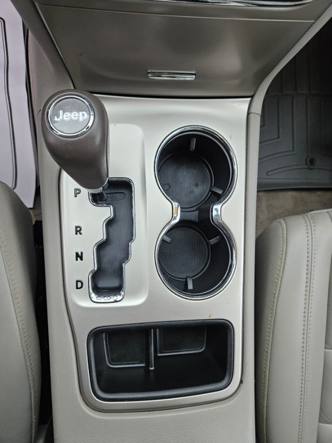 2011 Jeep Grand Cherokee Laredo photo