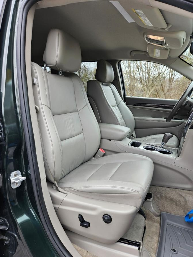 2011 Jeep Grand Cherokee Laredo photo