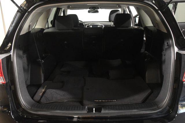 2020 Kia Sorento LX V6 w/ 3rd Row photo