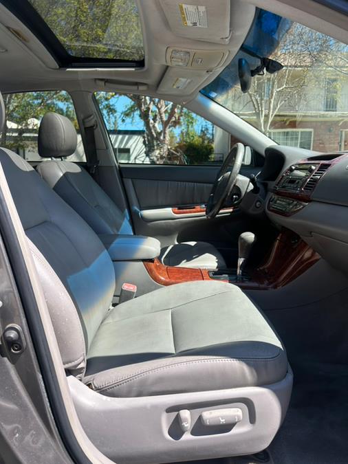 2005 Toyota Camry XLE V6 photo