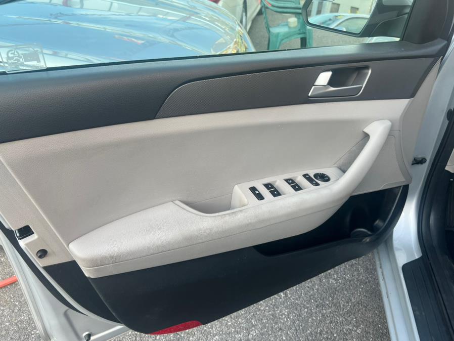2016 Hyundai Sonata 4dr Sdn 2.4L SE photo