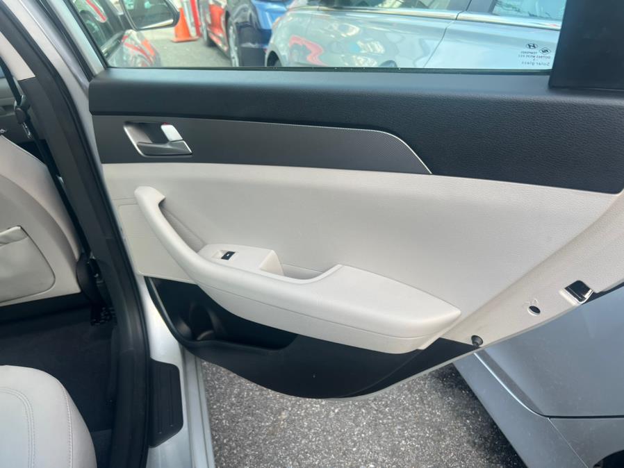 2016 Hyundai Sonata 4dr Sdn 2.4L SE photo