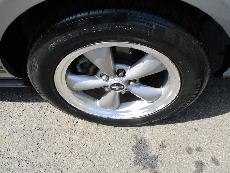 2006 Ford Mustang V6 Standard photo