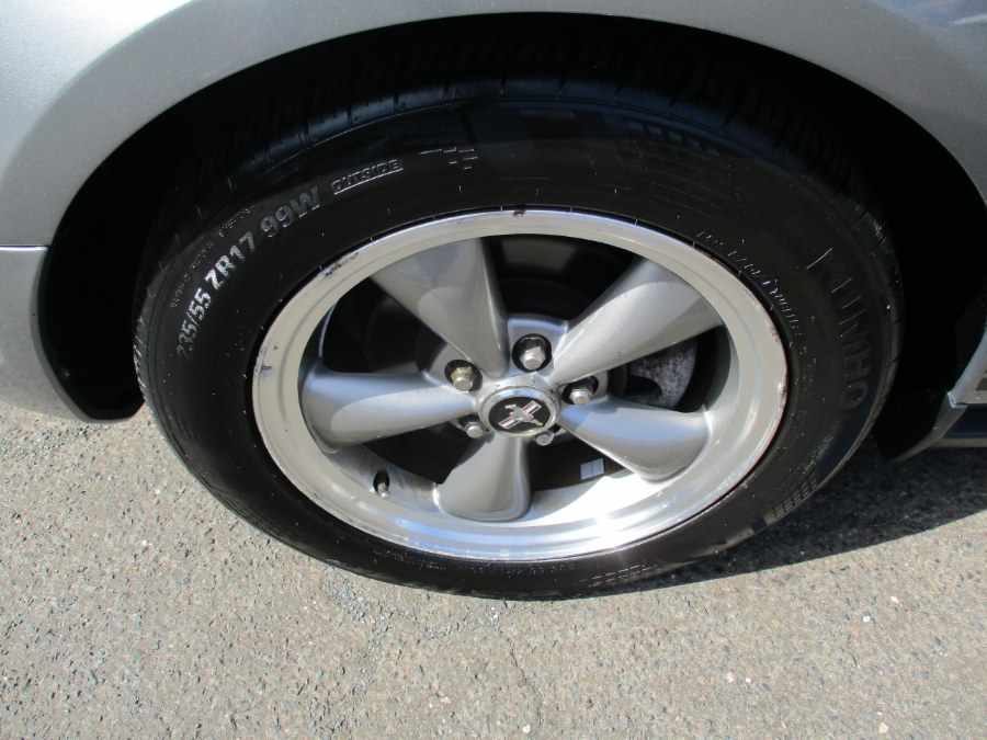 2006 Ford Mustang V6 Standard photo