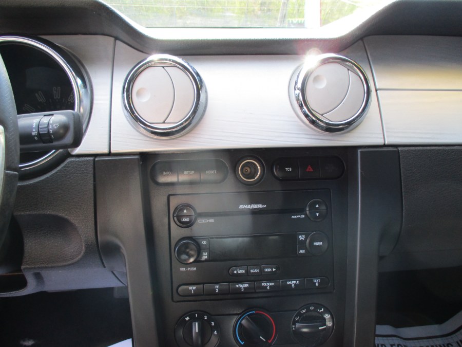 2006 Ford Mustang V6 Standard photo