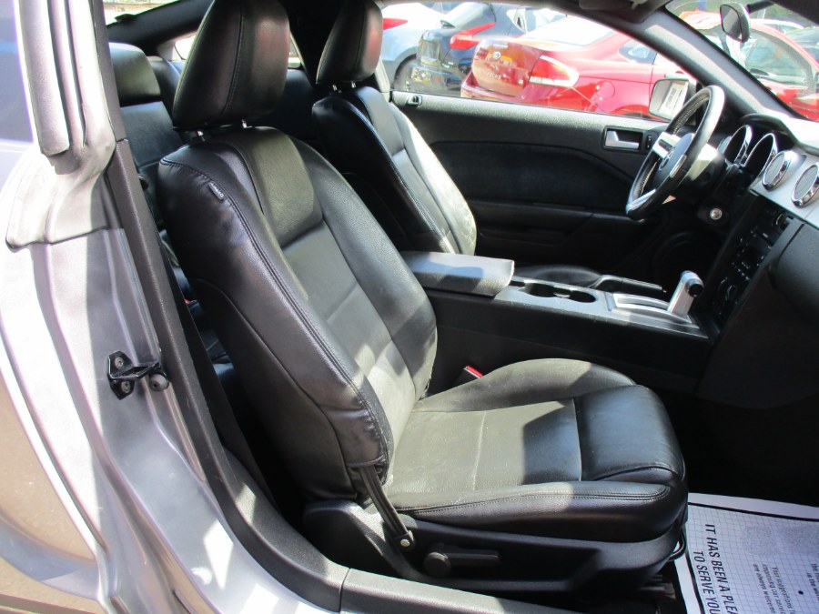 2006 Ford Mustang V6 Standard photo