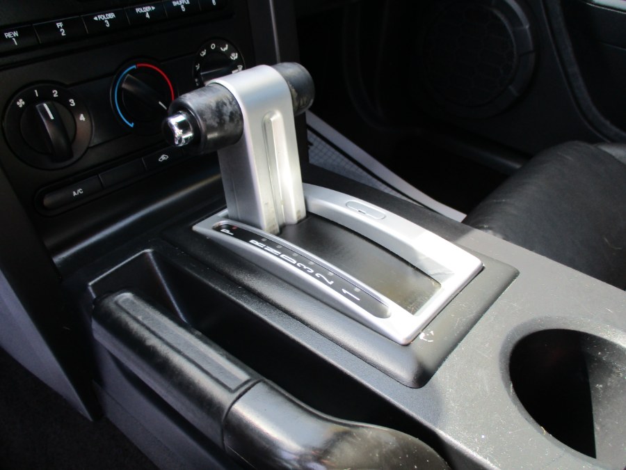2006 Ford Mustang V6 Standard photo