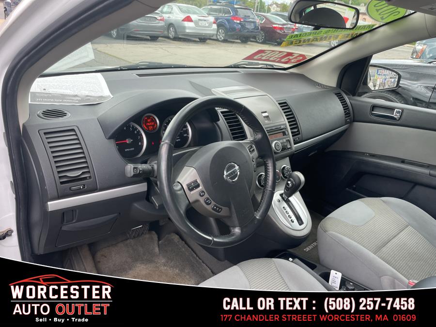 2010 Nissan Sentra 2.0 photo