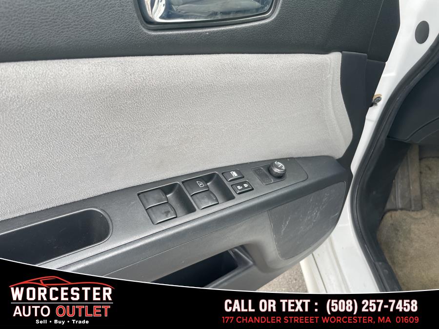2010 Nissan Sentra 2.0 photo