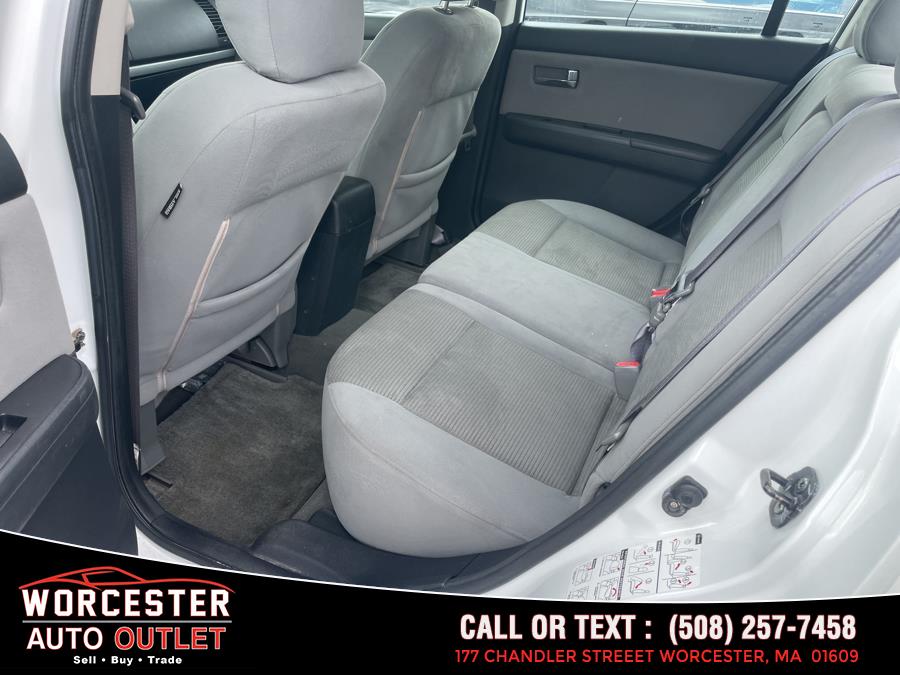 2010 Nissan Sentra 2.0 photo