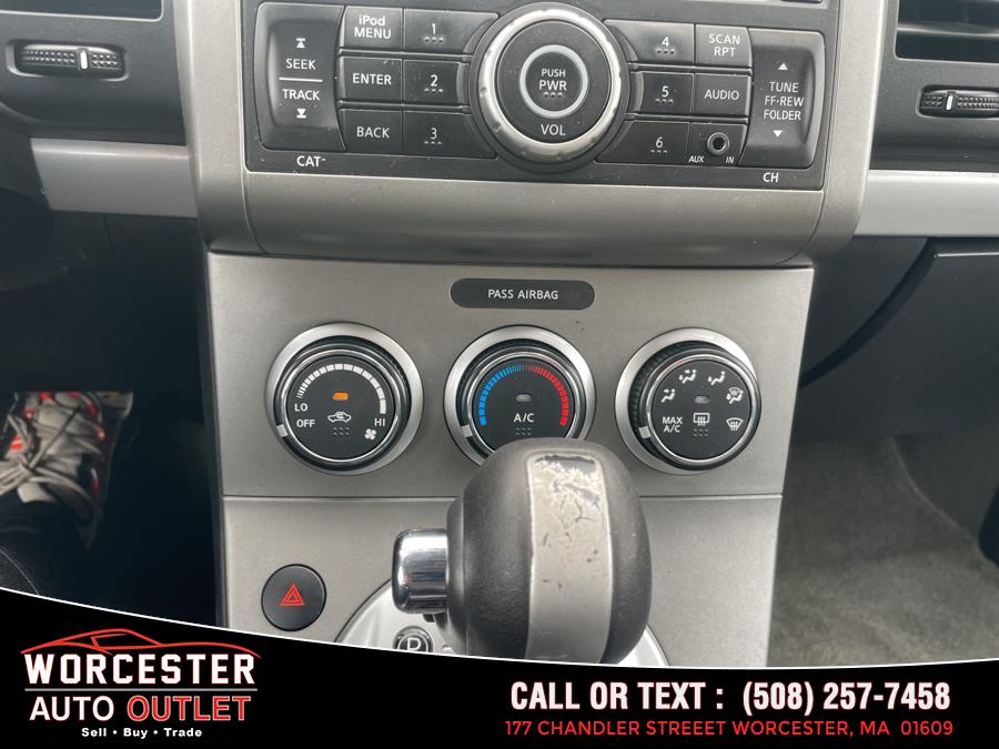 2010 Nissan Sentra 2.0 photo