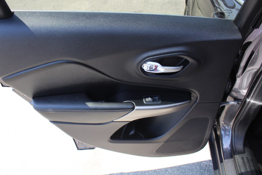 2020 Jeep Cherokee Limited 4x4 photo