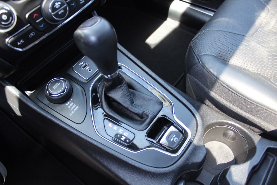 2020 Jeep Cherokee Limited 4x4 photo