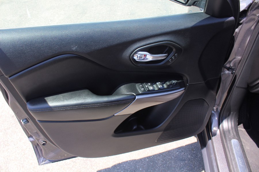 2020 Jeep Cherokee Limited 4x4 photo