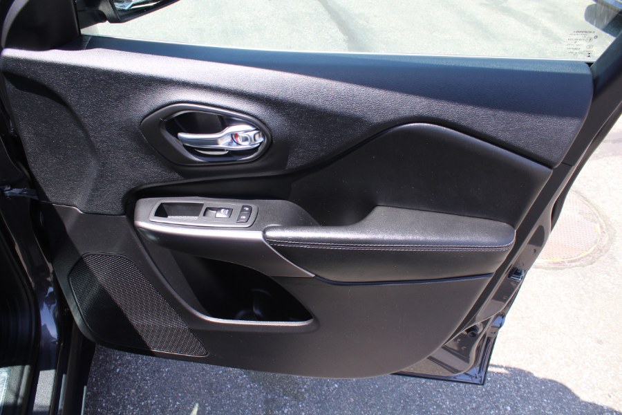 2020 Jeep Cherokee Limited 4x4 photo