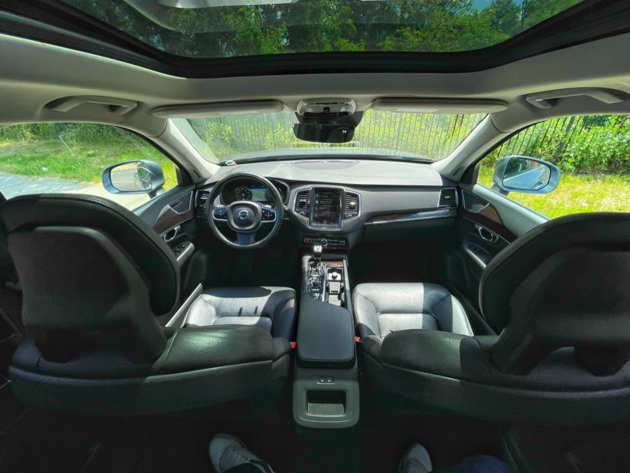 2017 Volvo XC90 T5 AWD 5-Passenger Momentum photo