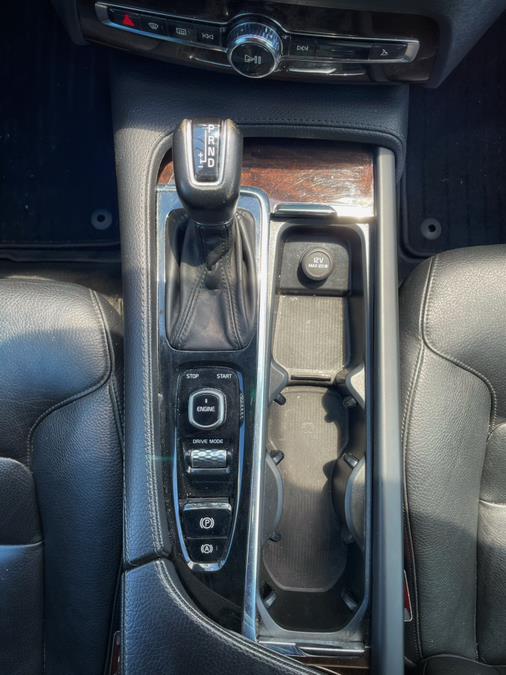 2017 Volvo XC90 T5 AWD 5-Passenger Momentum photo