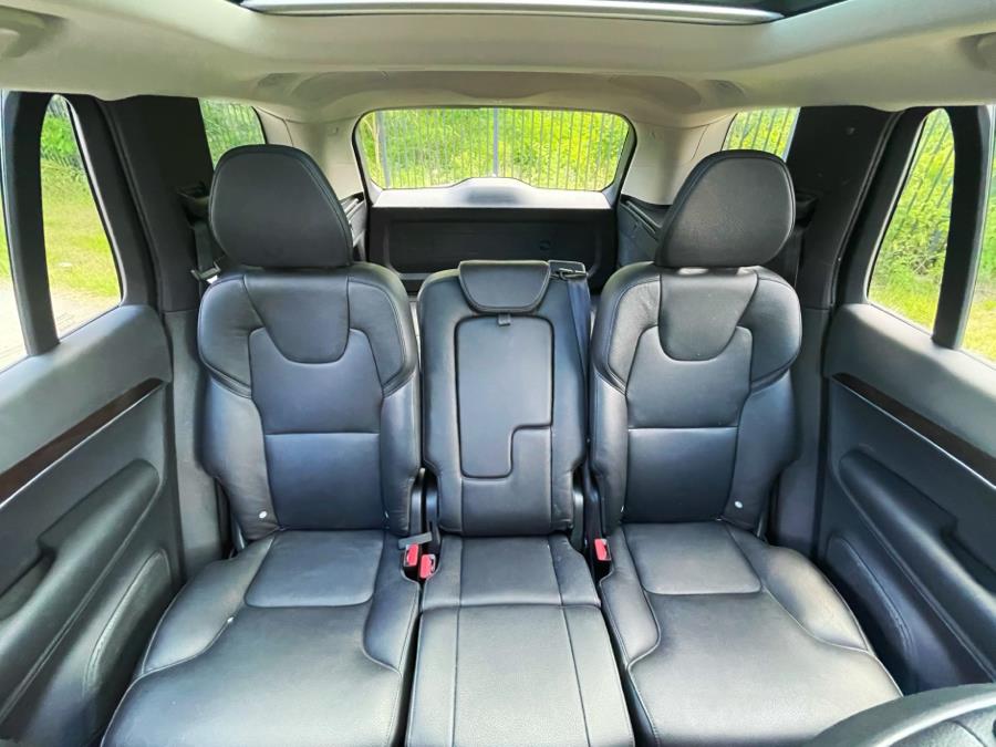 2017 Volvo XC90 T5 AWD 5-Passenger Momentum photo