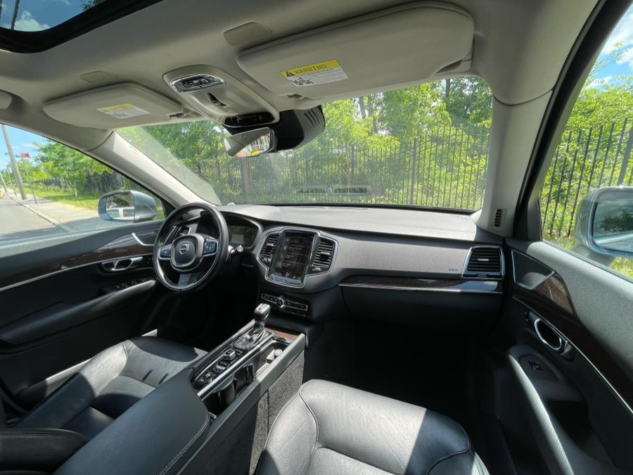 2017 Volvo XC90 T5 AWD 5-Passenger Momentum photo