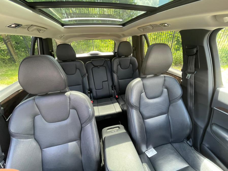 2017 Volvo XC90 T5 AWD 5-Passenger Momentum photo