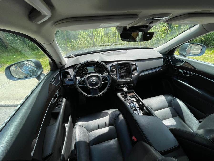 2017 Volvo XC90 T5 AWD 5-Passenger Momentum photo