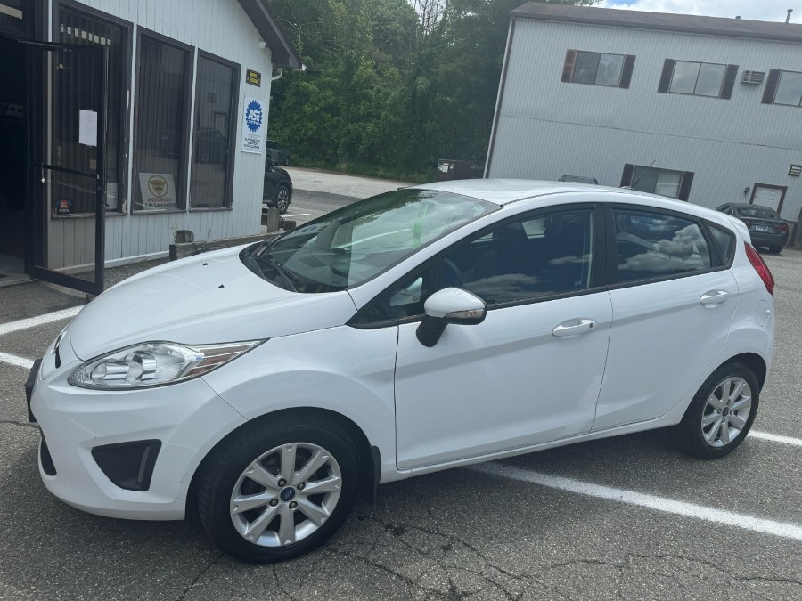 2013 Ford Fiesta SE photo