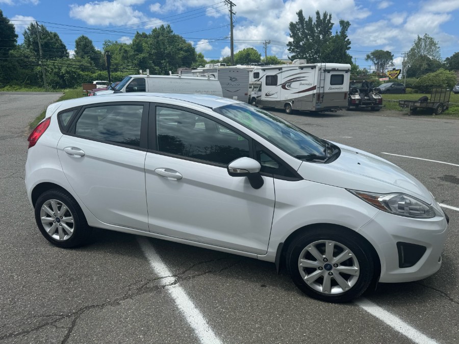 2013 Ford Fiesta SE photo