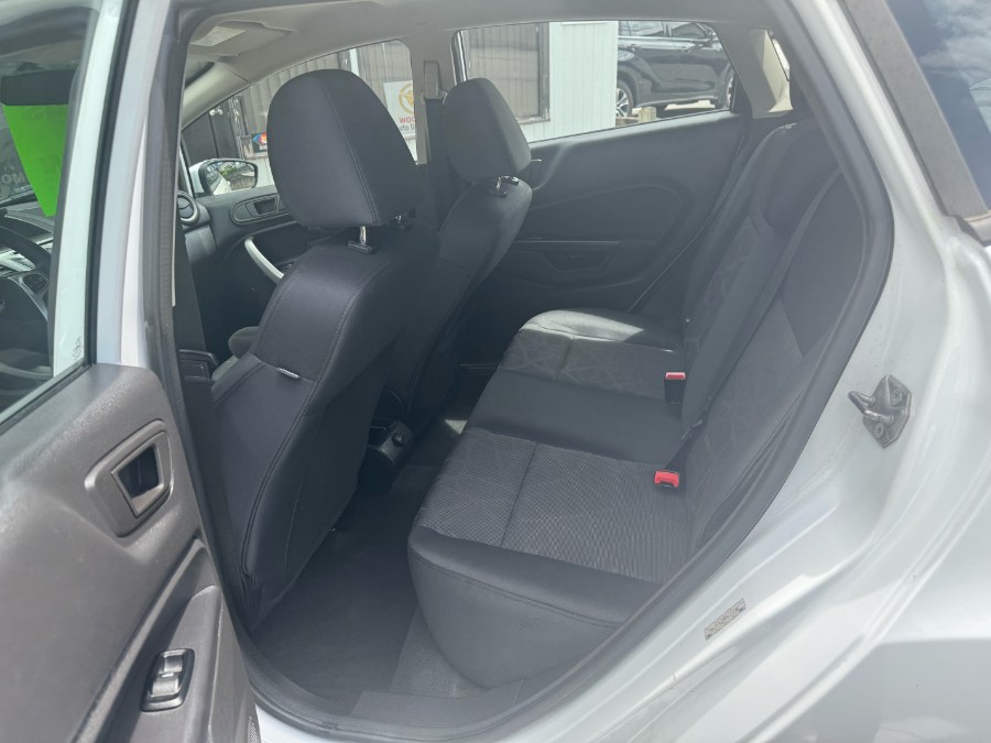 2013 Ford Fiesta SE photo