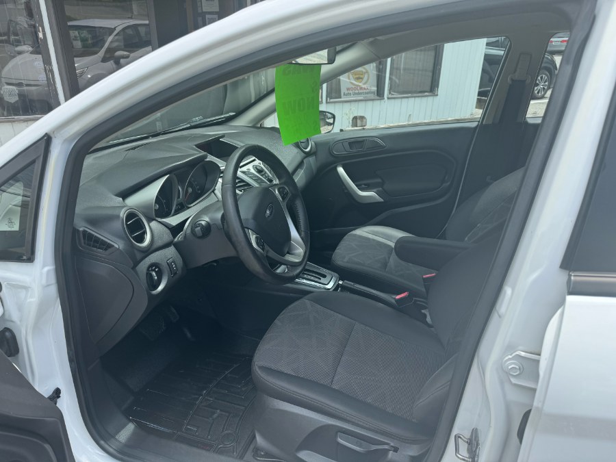 2013 Ford Fiesta SE photo