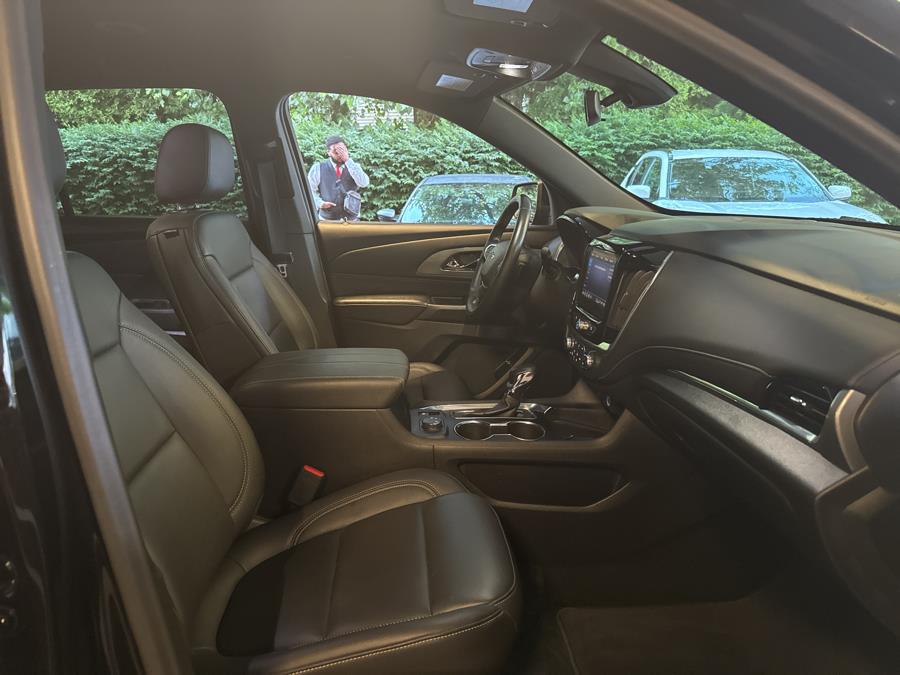 2023 Chevrolet Traverse AWD 4dr LT Leather photo