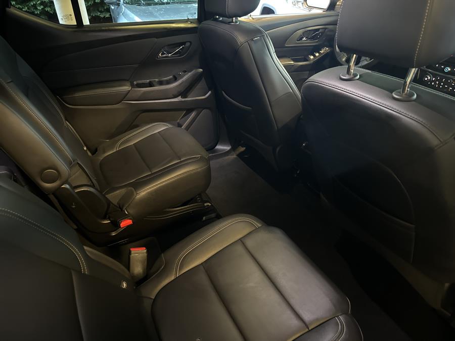 2023 Chevrolet Traverse AWD 4dr LT Leather photo