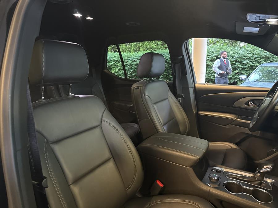 2023 Chevrolet Traverse AWD 4dr LT Leather photo