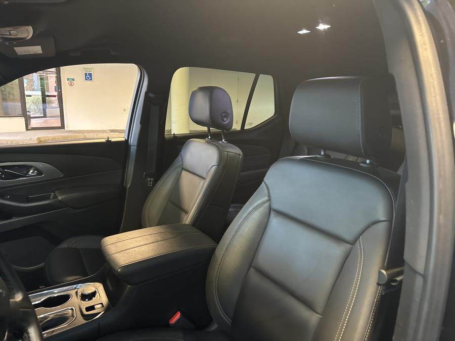 2023 Chevrolet Traverse AWD 4dr LT Leather photo