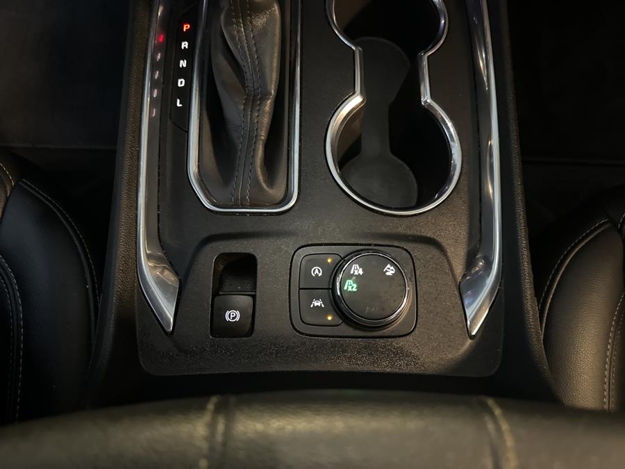 2023 Chevrolet Traverse AWD 4dr LT Leather photo