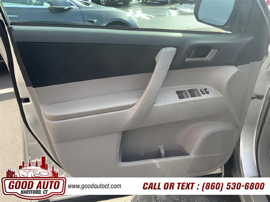 2011 Toyota Highlander photo