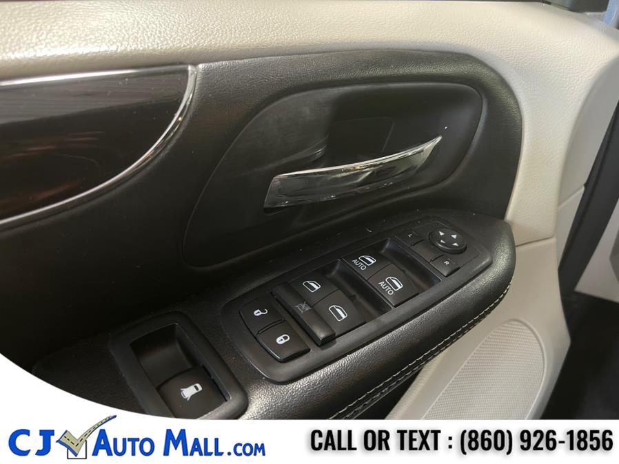 2017 Dodge Grand Caravan SXT Wagon photo