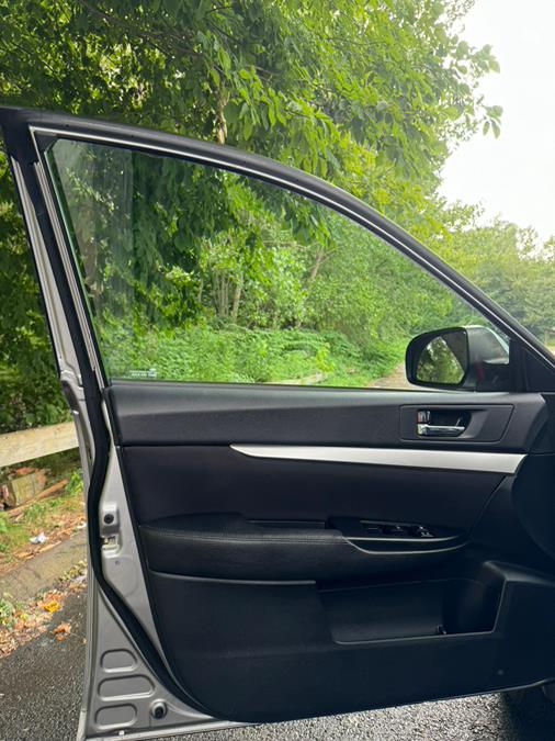 2011 Subaru Outback 2.5i Premium photo