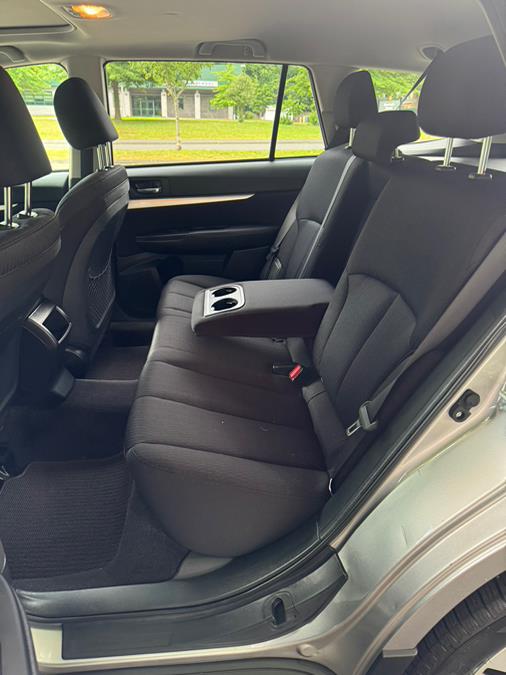 2011 Subaru Outback 2.5i Premium photo