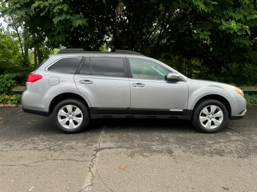 2011 Subaru Outback 2.5i Premium photo