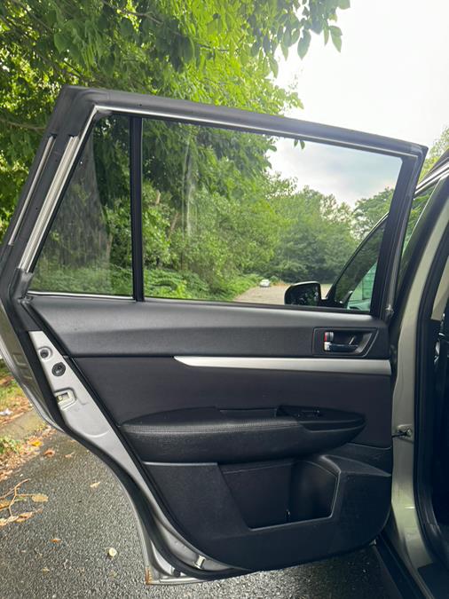 2011 Subaru Outback 2.5i Premium photo