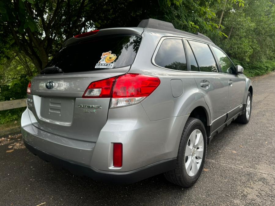 2011 Subaru Outback 2.5i Premium photo