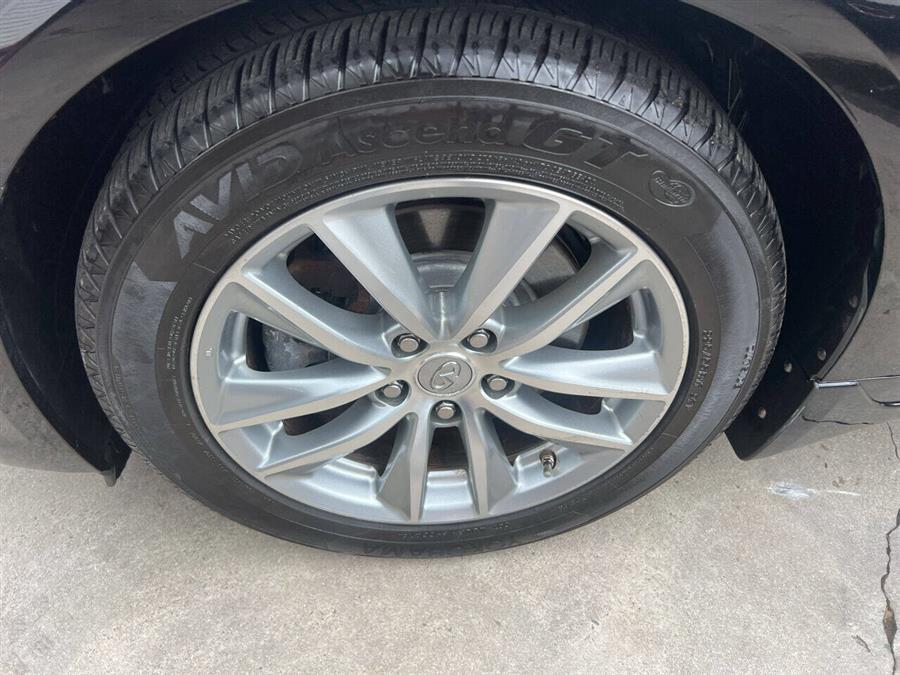 2014 Infiniti Q50 photo
