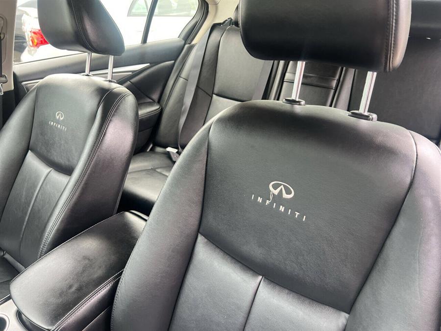 2014 Infiniti Q50 photo