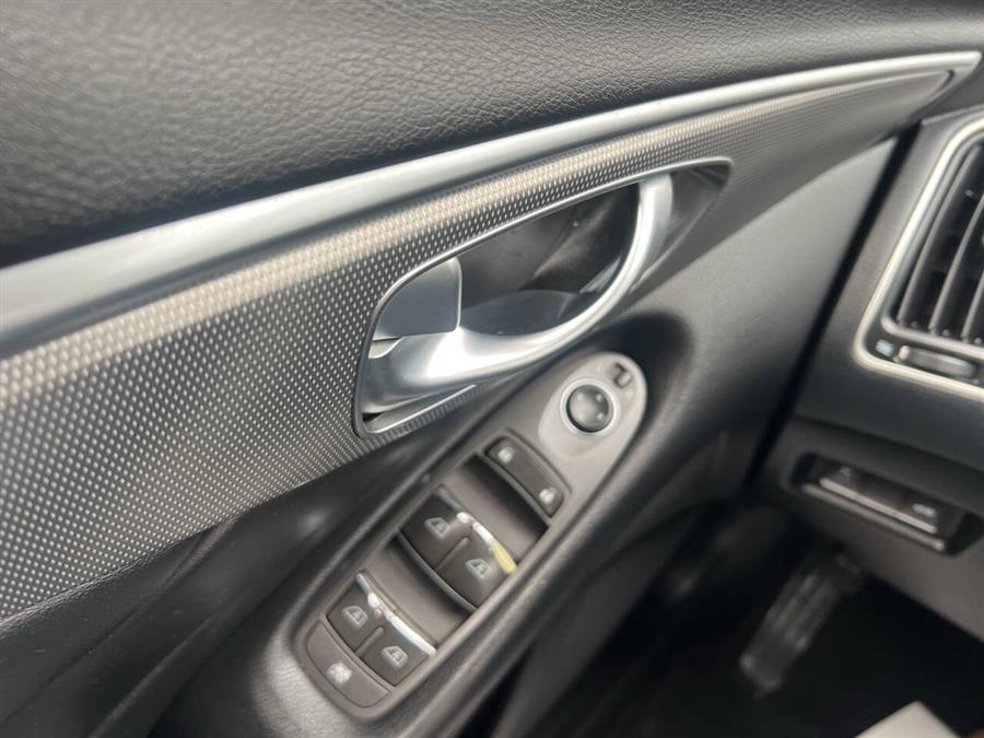 2014 Infiniti Q50 photo