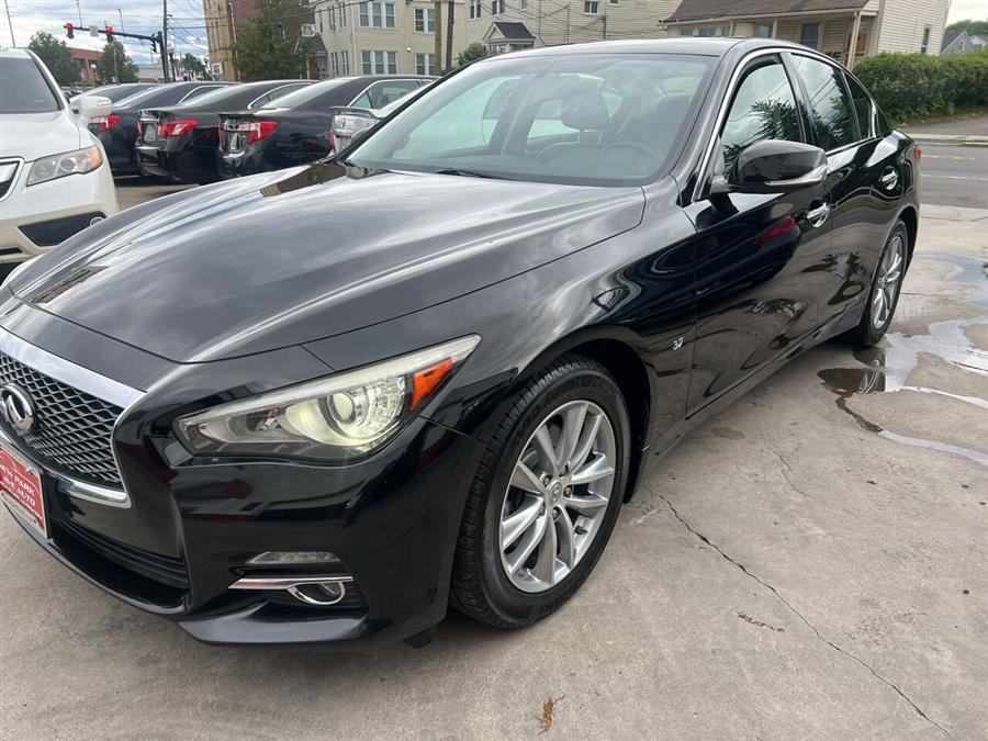 2014 Infiniti Q50 photo