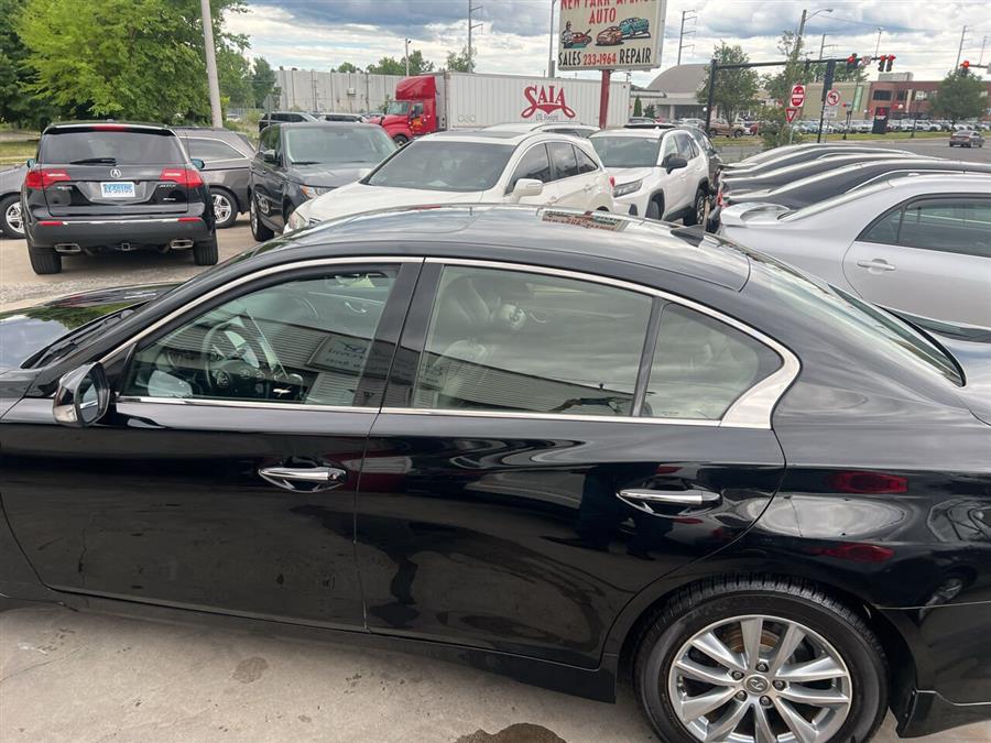 2014 Infiniti Q50 photo