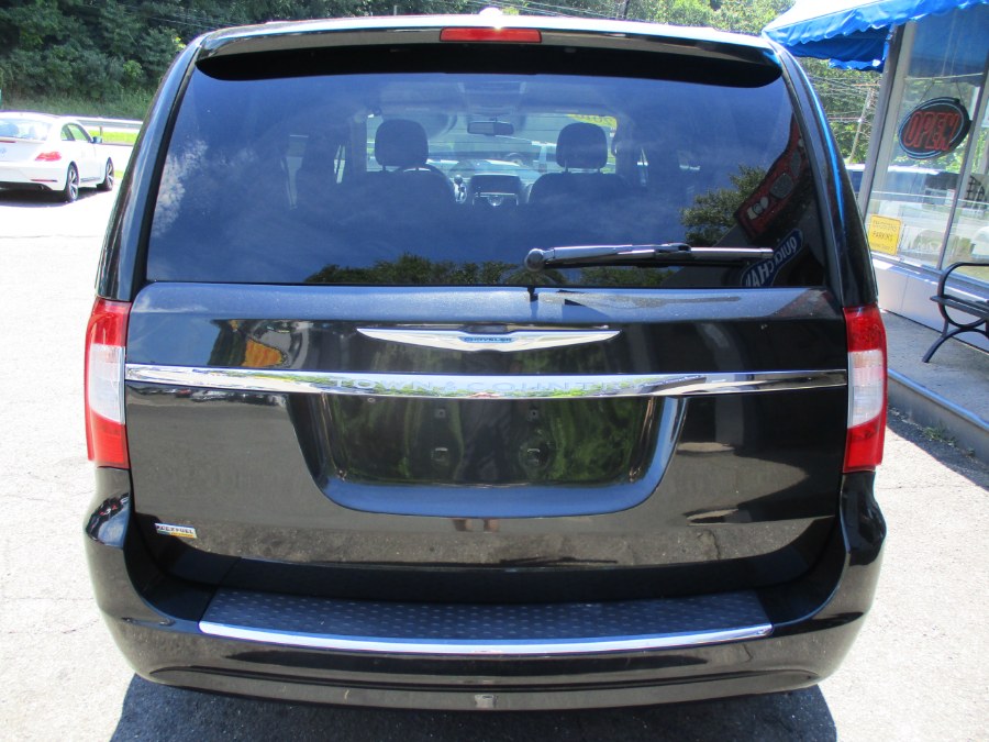 2016 Chrysler Town & Country 4dr Wgn Touring photo